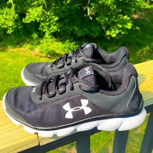 Women’s 7 Under Armour shoes